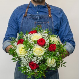 Bouquet de roses blanches et rouges Val d'Oise