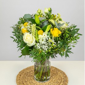 Bouquet de fleurs jaune et blanc